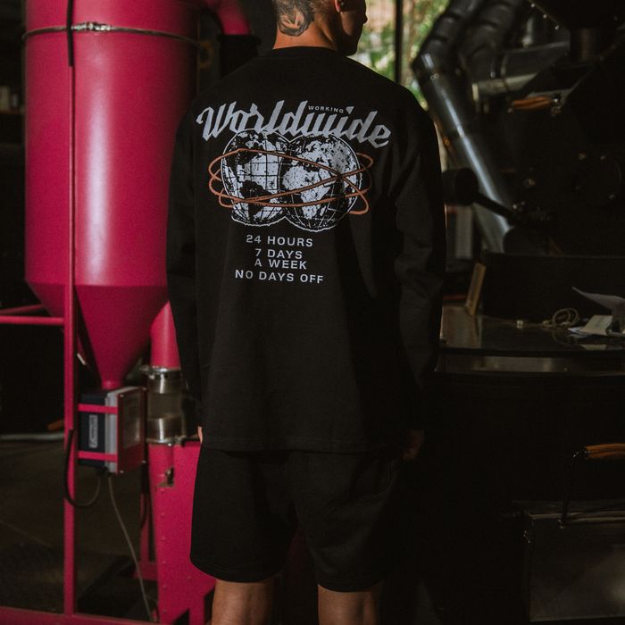 Лонгслів чорний «Worldwide»