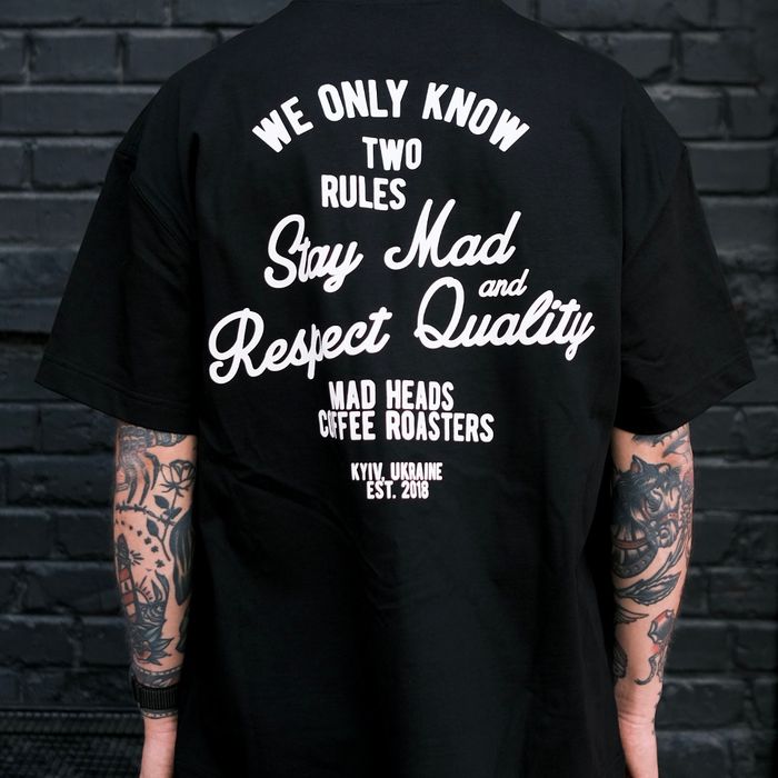 Футболка чорна з білим принтом «2 rules». SHU x MH
