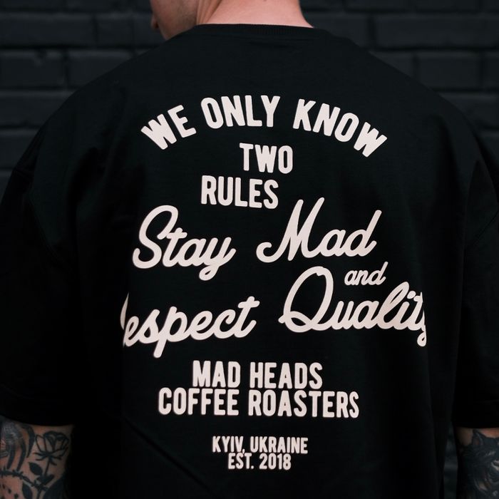 Футболка чорна з жовтим принтом «2 rules». SHU x MH