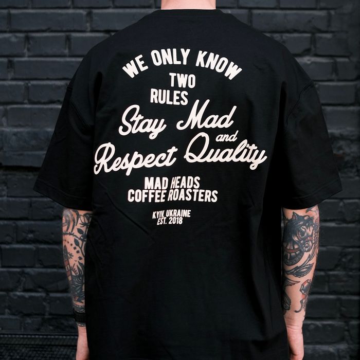 Футболка чорна з жовтим принтом «2 rules». SHU x MH