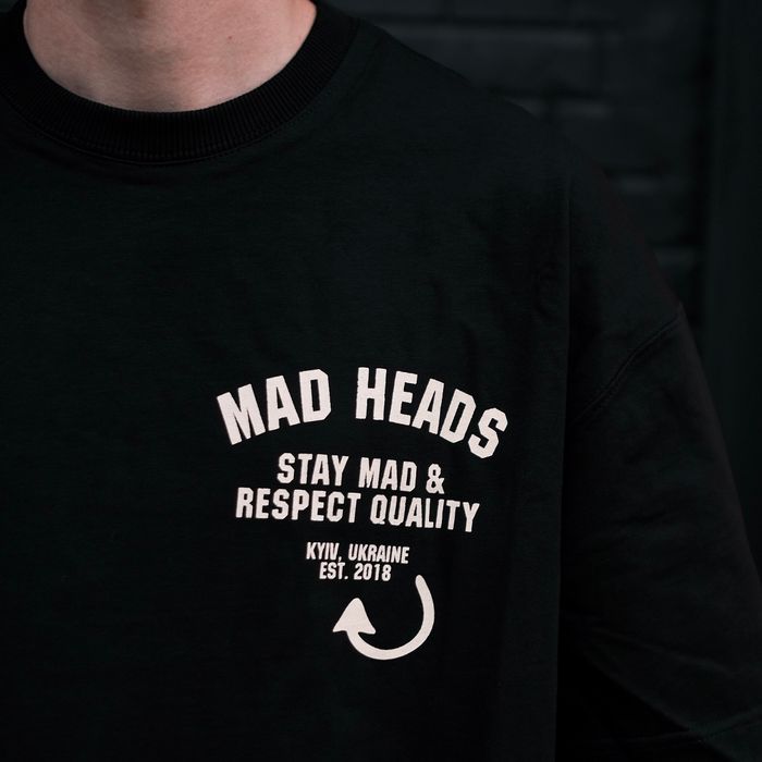 Футболка чорна з жовтим принтом «Who Satan». SHU x MH