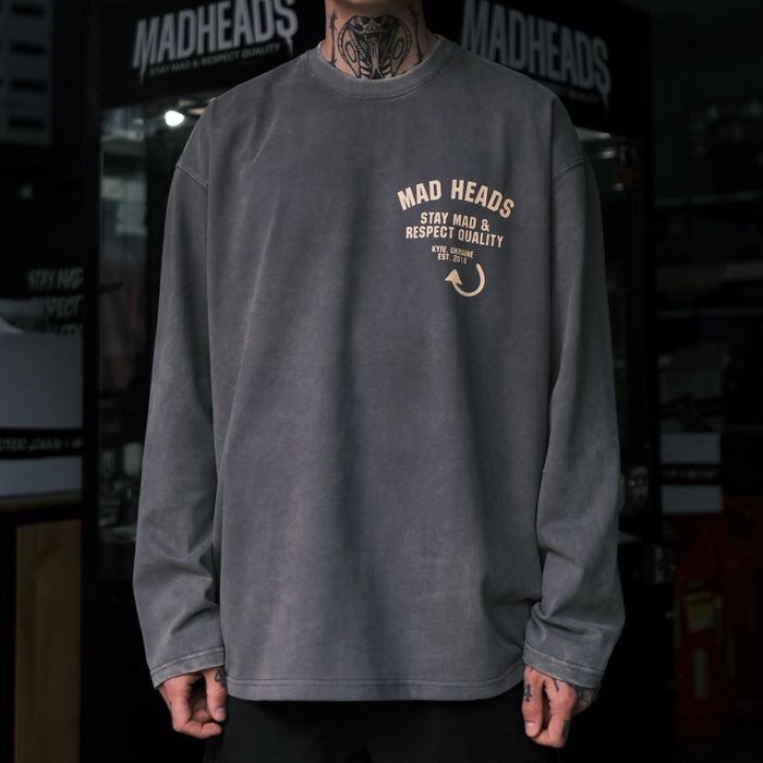 Лонгслів сірий з ефектом виварювання «Who Satan»