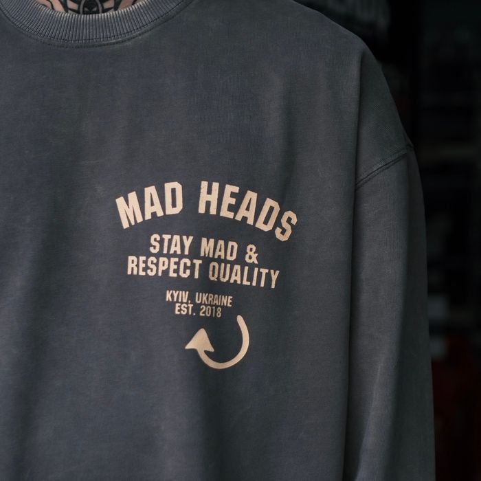 Лонгслів сірий з ефектом виварювання «Who Satan»