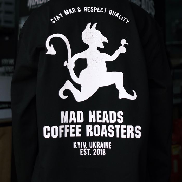 Лонгслів чорний «Who Satan»