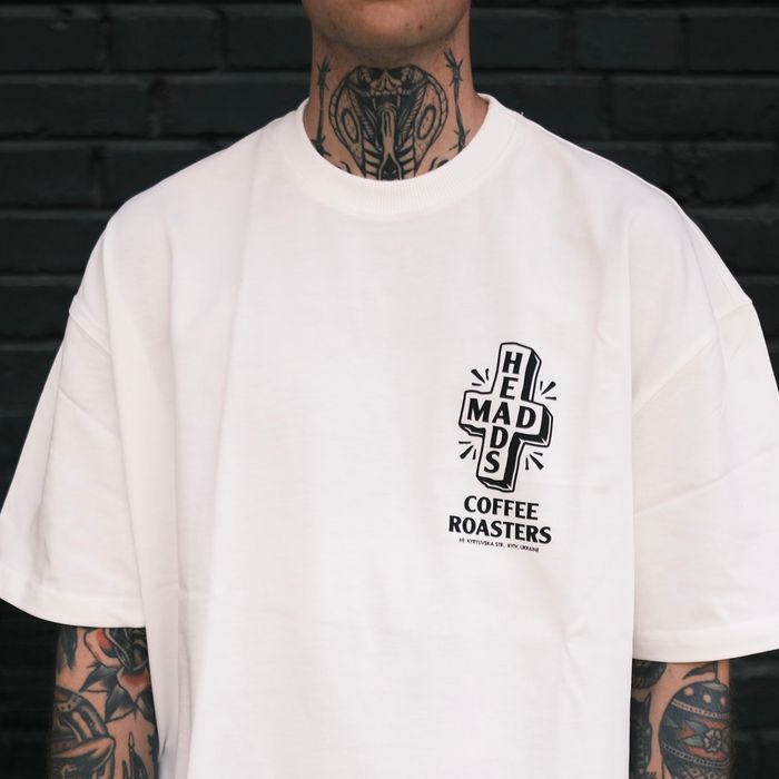 Футболка біла з чорним принтом «Who Satan vol.2»